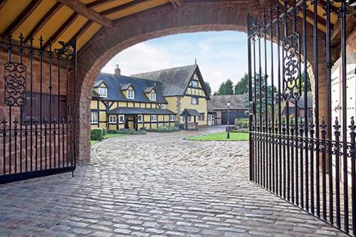 Dovehouse Farm Villa Birmingham Buitenkant foto